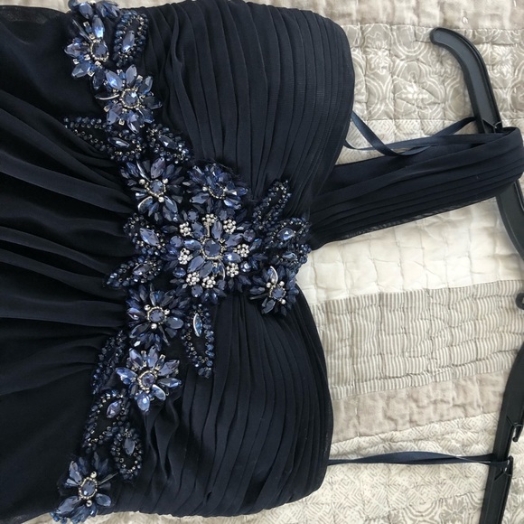 Dress, short formal - Picture 2 of 3